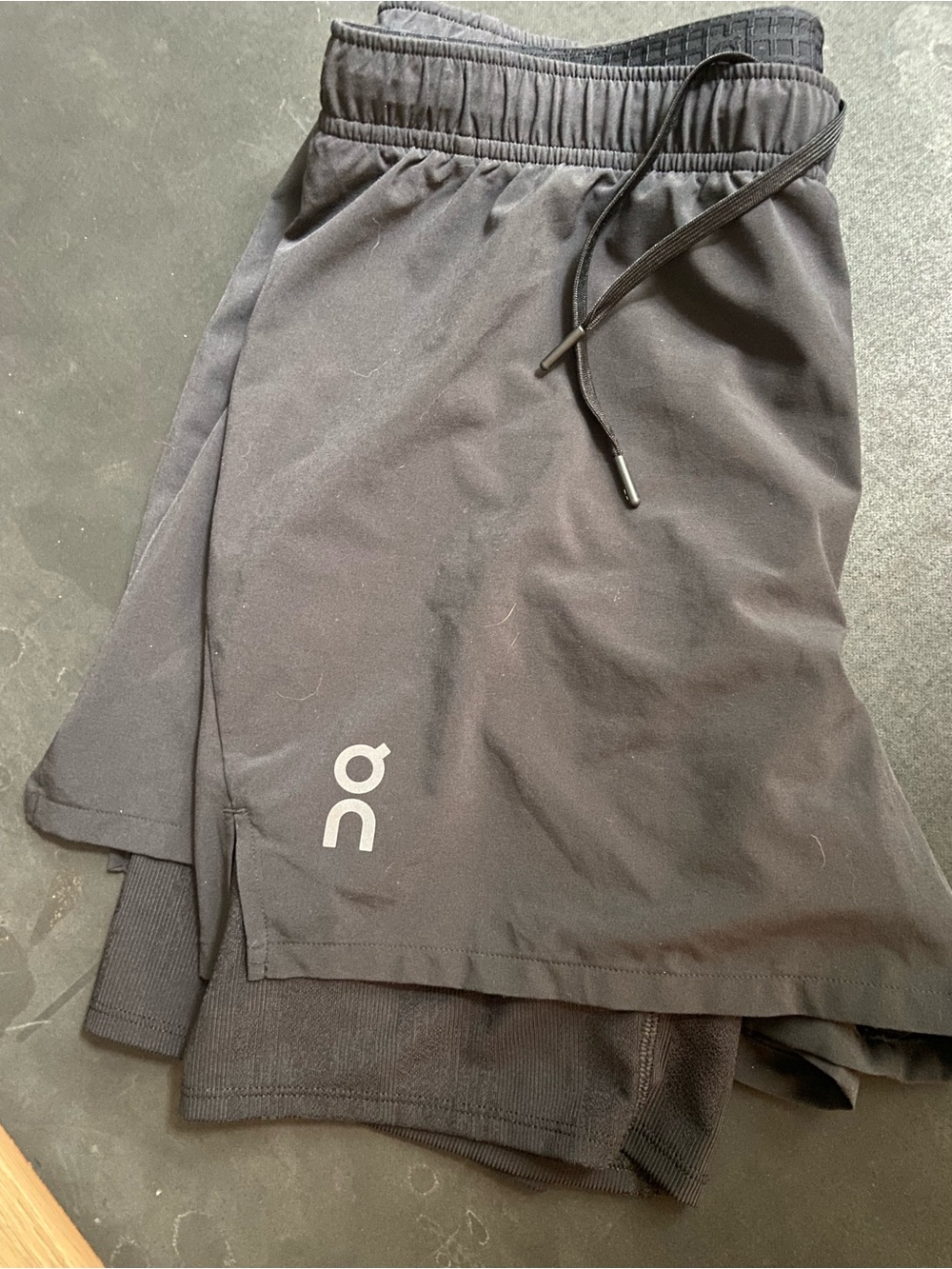 On Running Men’s Black 2-in-1 Athletic Shorts - Picture 5 of 5